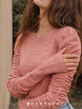 Free People Sz M Women's Long Sleeve Ruched Sleeve Top - Dusty Rose